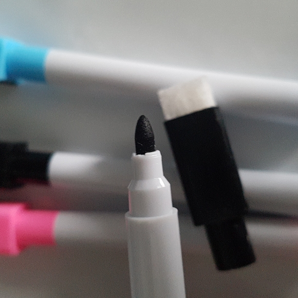 2/15$ NEW 4 pcs Erasable Magnetic Markers for White Boards (Small) - Picture 4 of 7